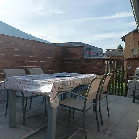 Joli Terrasse Et Jardinet Chalet